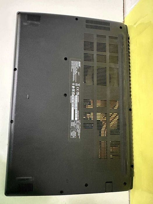 Laptop ACER ASPIRE A715 (ctg)