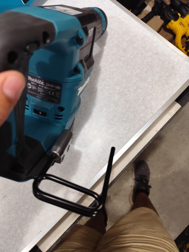 Акумулаторен безчетков къртач Макита Makita DHK180
