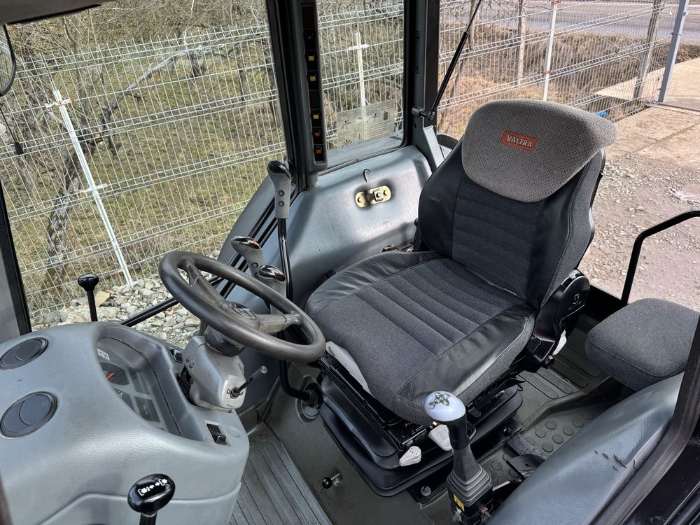 Tractor Valtra A95 Cu Încarcator Frontal