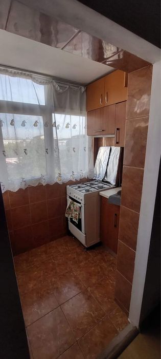 Inchiriez  apartament Rovine