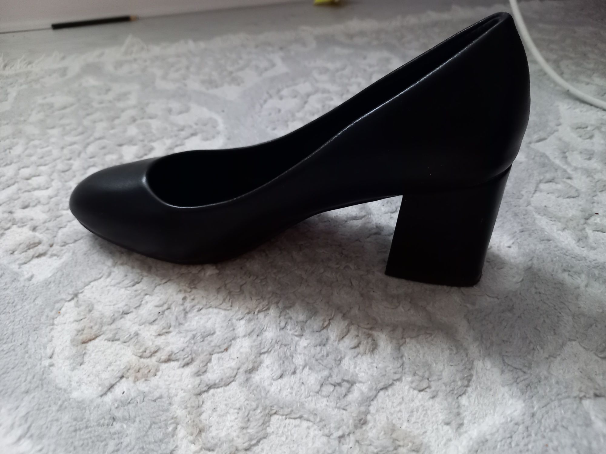 Обувь женская, чёрного цвета