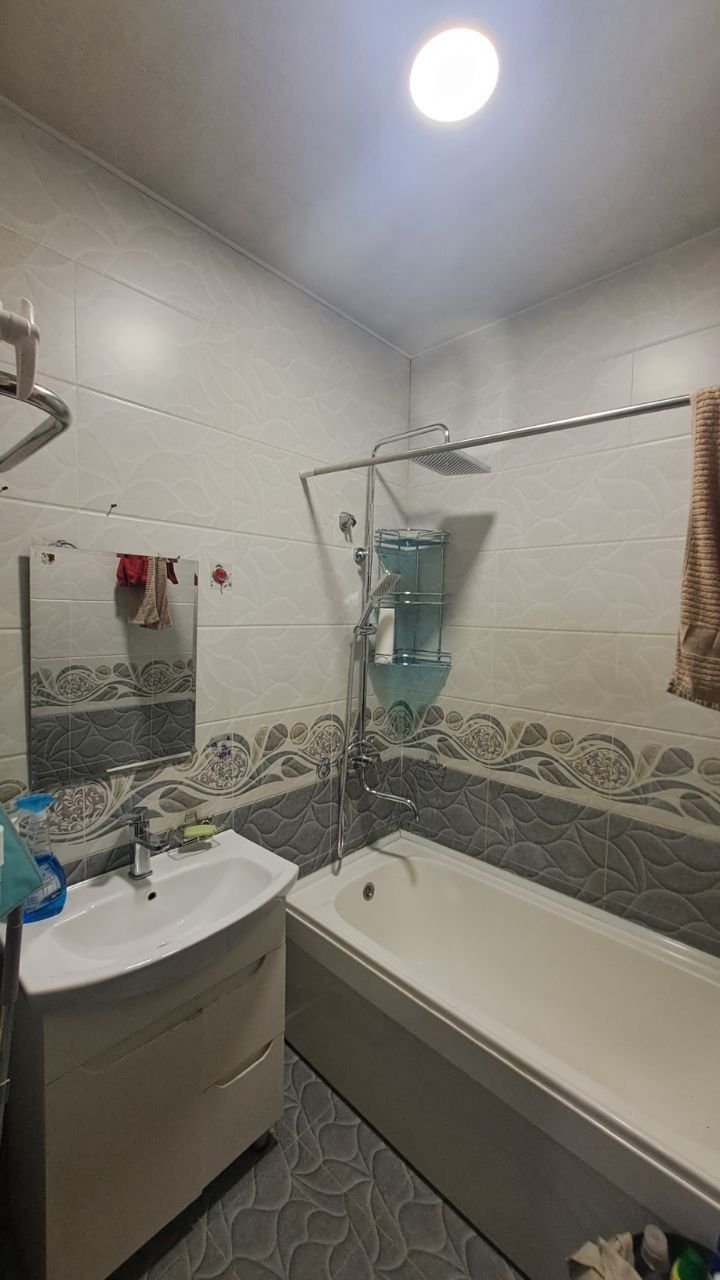 Продам квартиру на Художники 2/2/5
