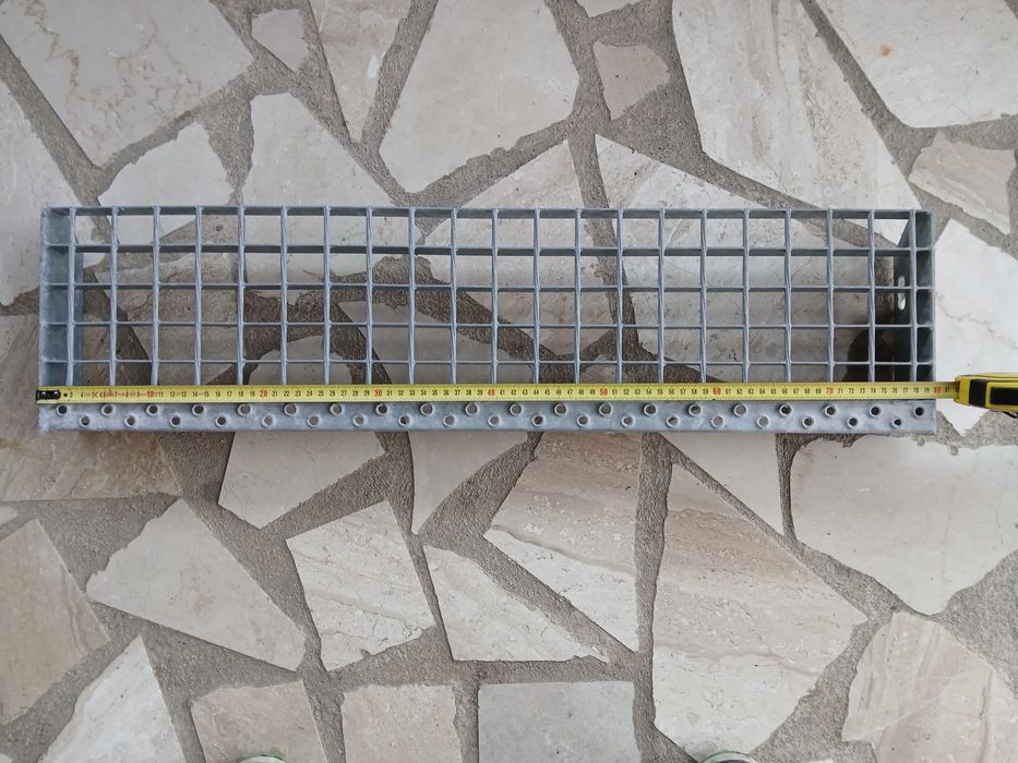 Trepte zincate pentru scari