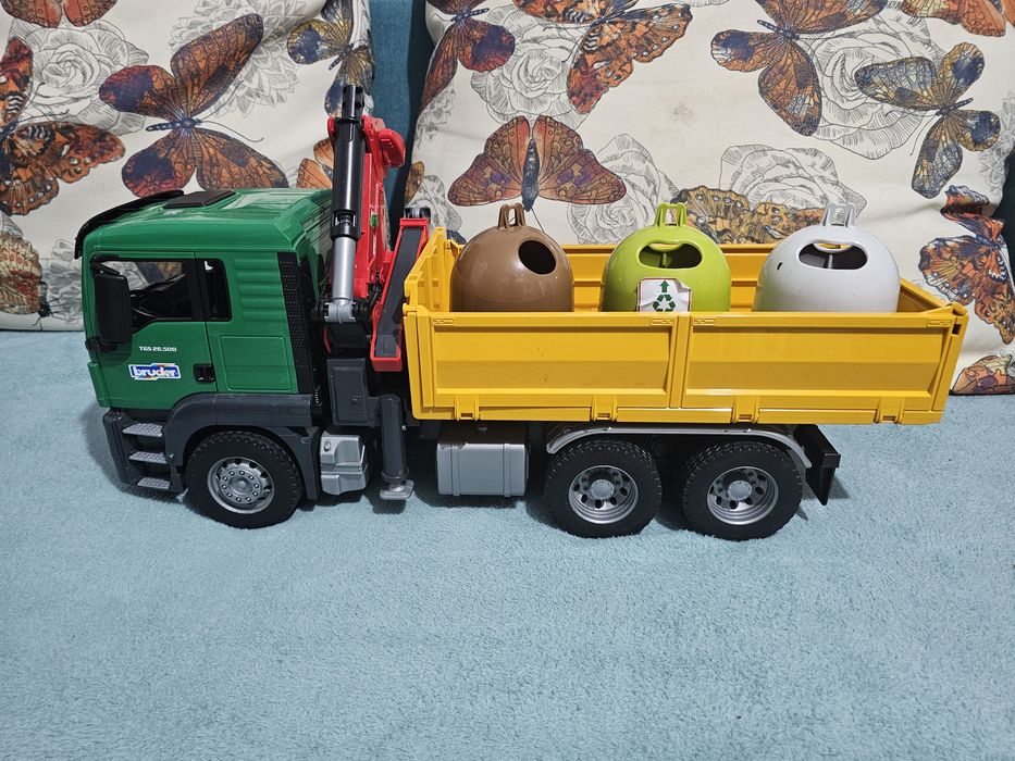 Masina de gunoi MAN TGS cu macara si 3 containere, Bruder 03753