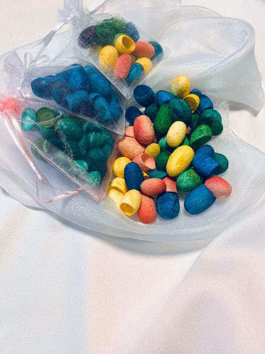 Арт материали - цветни копринени пашкули