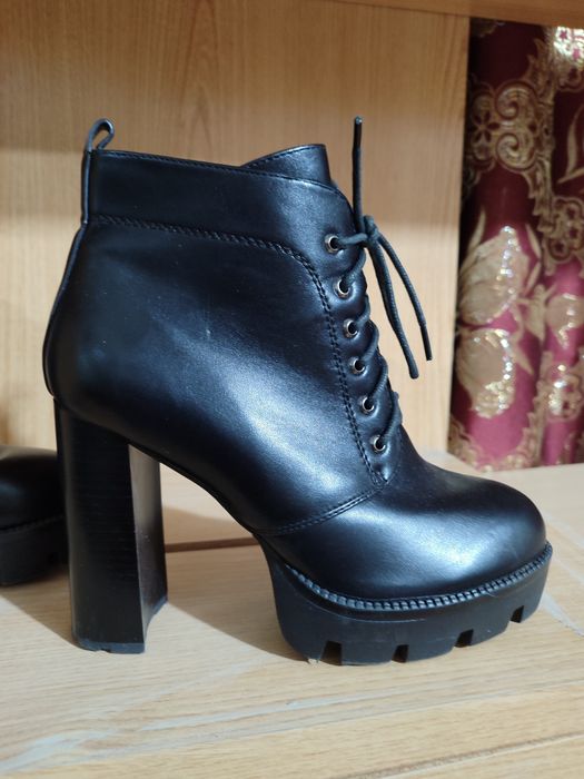 Кожаные ботинки 39 размер