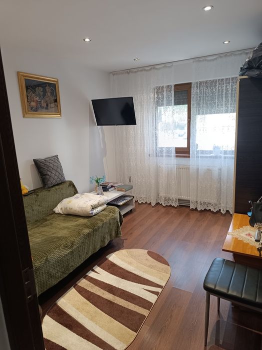 Vând apartament 2 camere Strada Școlilor Microhala