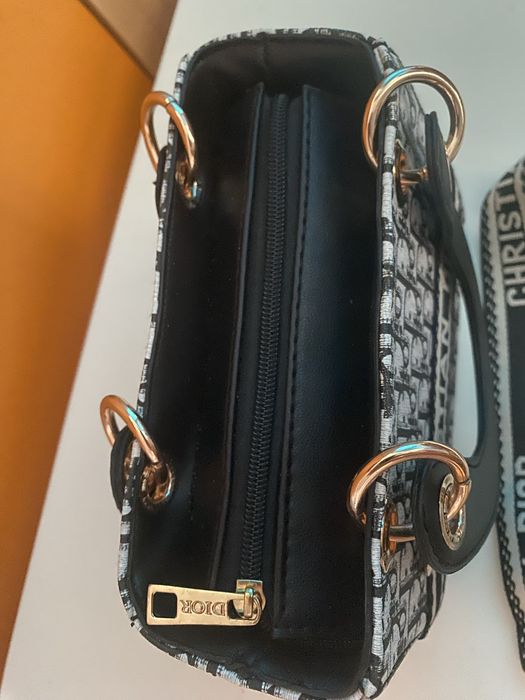 Geantă tip Christian Dior Book Tote Mini – Model Clasic Monogram