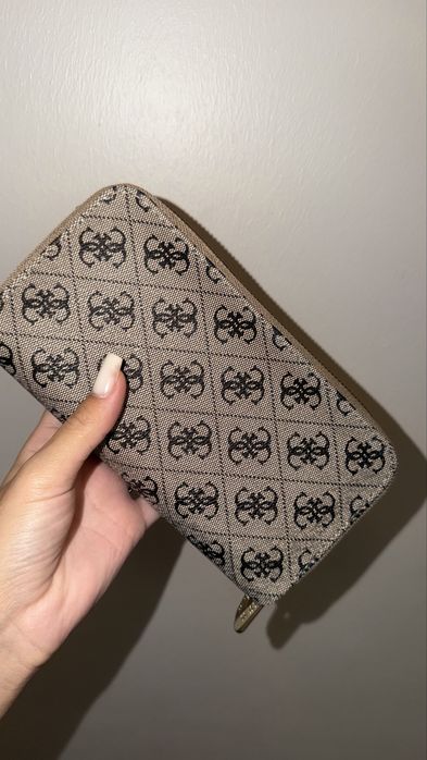 Vând portofel guess