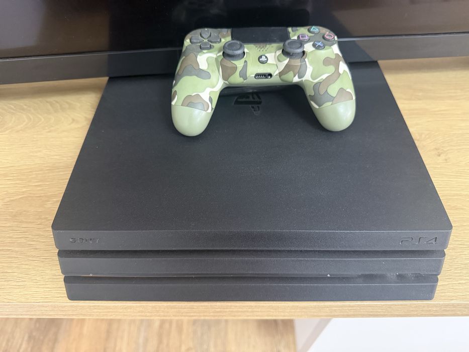 Vand PS4 PRO cu SSD
