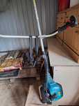 Vand motocoasa Makita EM2600U, motor 2T, 0.83kw/1.2CP