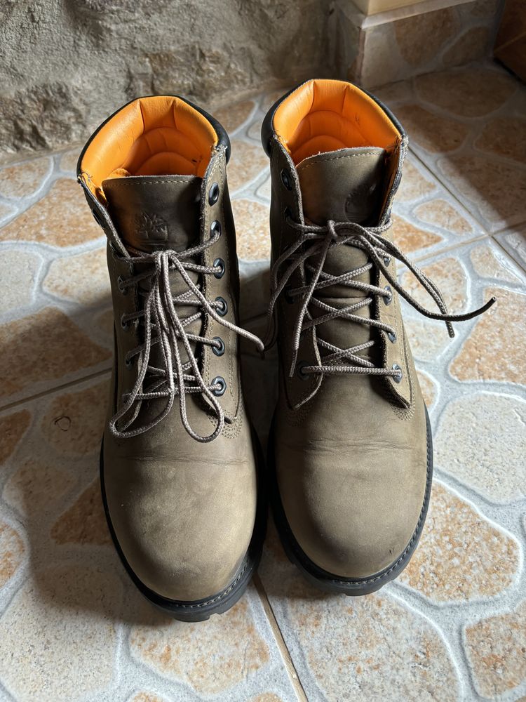 Timberland, 40, purtati de cateva ori