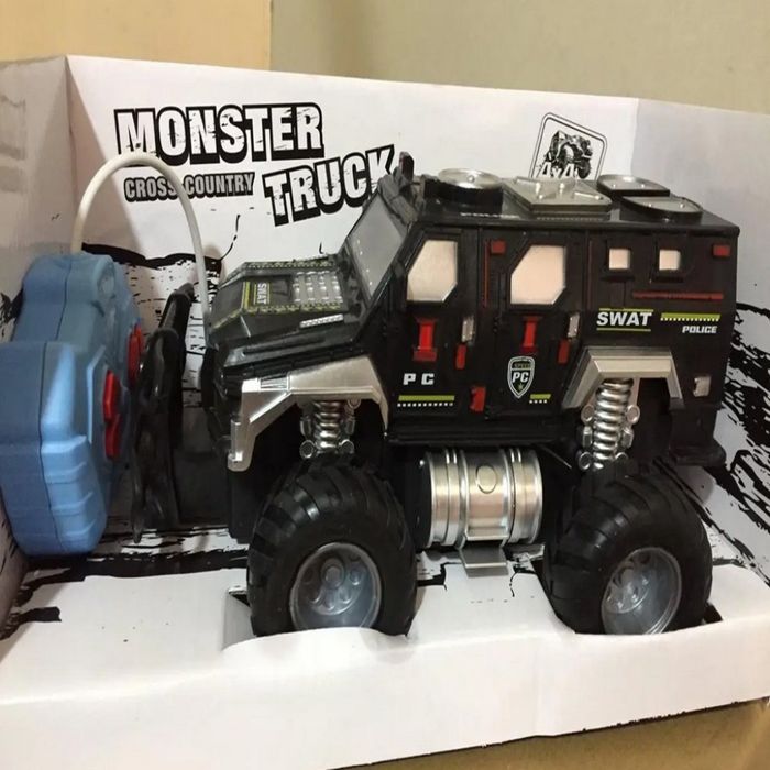 Радиоуправляемият джип Monster Truck SWAT 4x4