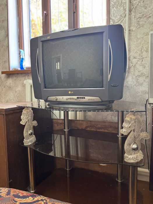 3 Телевизор+ подставка сатилади срочно