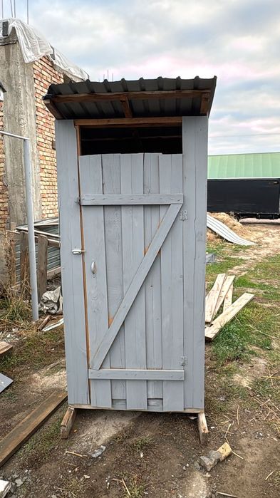 туалет уличный деревянный