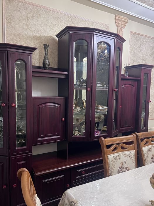 Шкаф для посуды Сервант в идеальном состоянии