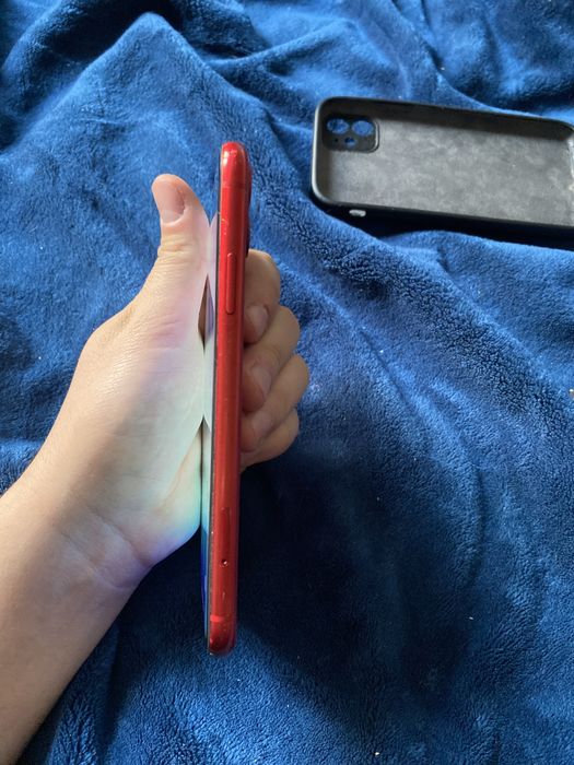 Iphone 11 red product