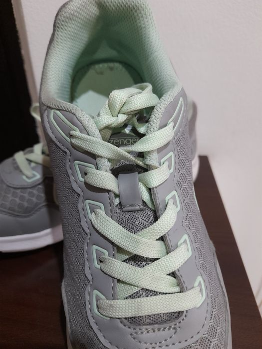 Slanzenger, adidași fete, mărimea 38,5/39, în stare foarte bună.