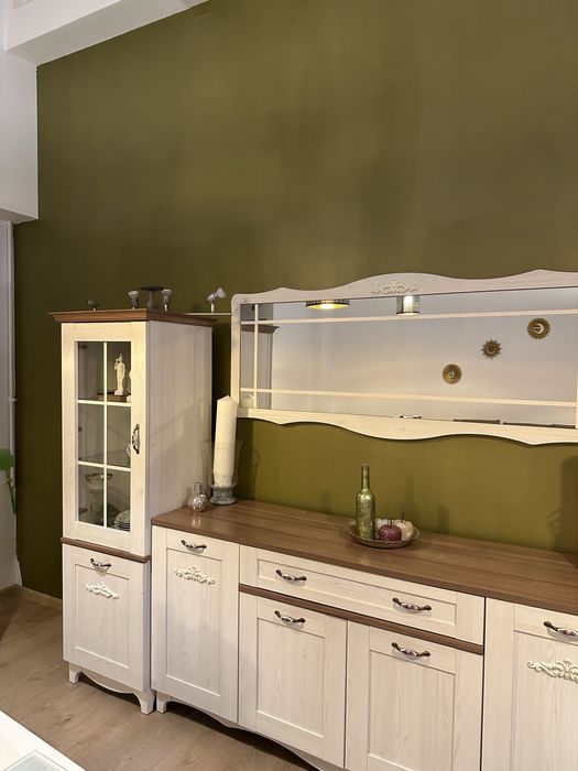 Set mobilier de living Venturo – alb cu blat nuc – 3.450 lei – Brașov