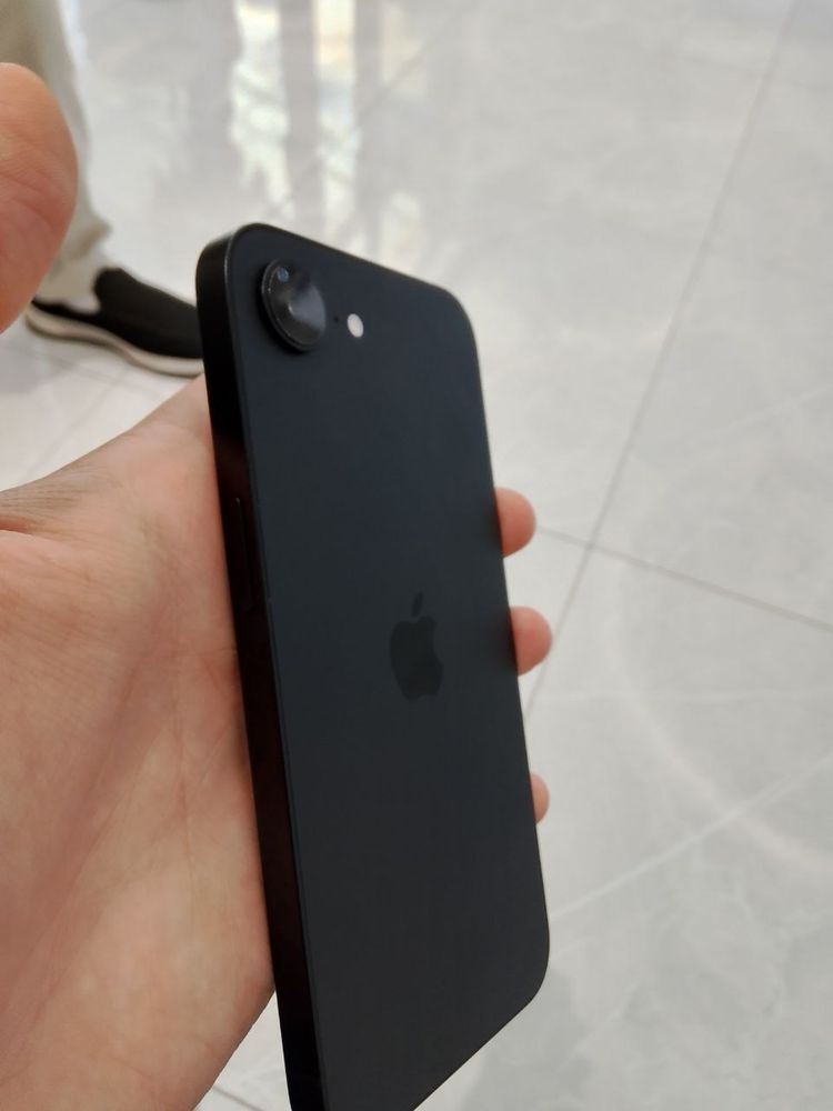 Iphone 16 E идеал !
