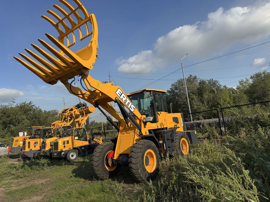 Погрузчик 2-х куб новый