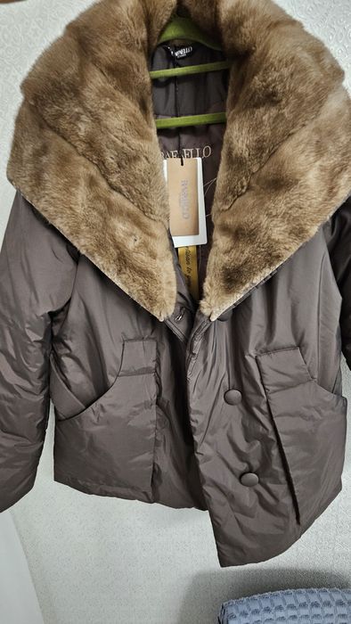 Женская куртка с воротником