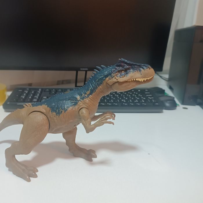 Аллозавр из Jurassic world