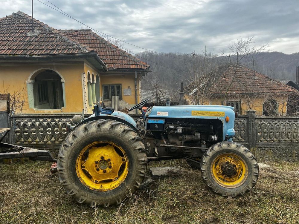Ansamblu tractor plus remorcă