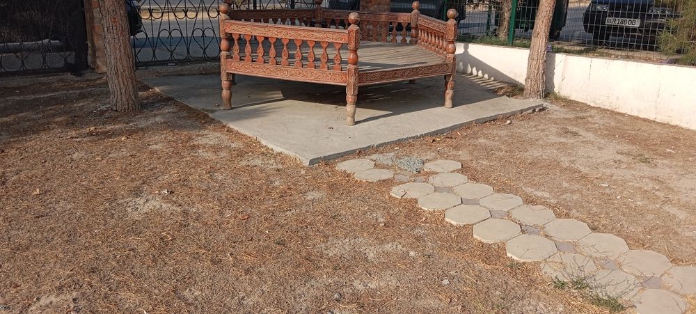 Топчан, ёғоч супа бор