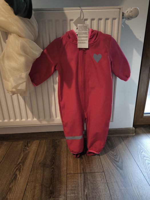 Lot haine bebe 3seturi body și o salopetă impermeabilă