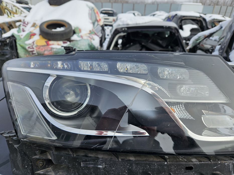 Десен фар за Audi Q5 2010god