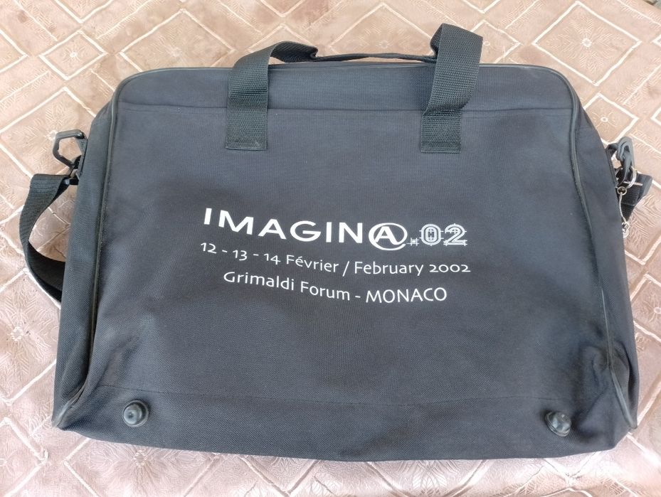 Чанта за лаптоп и други принадлежности