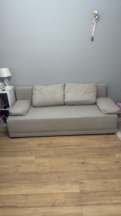 Разтегателен диван с място за багаж закупен от IKEA