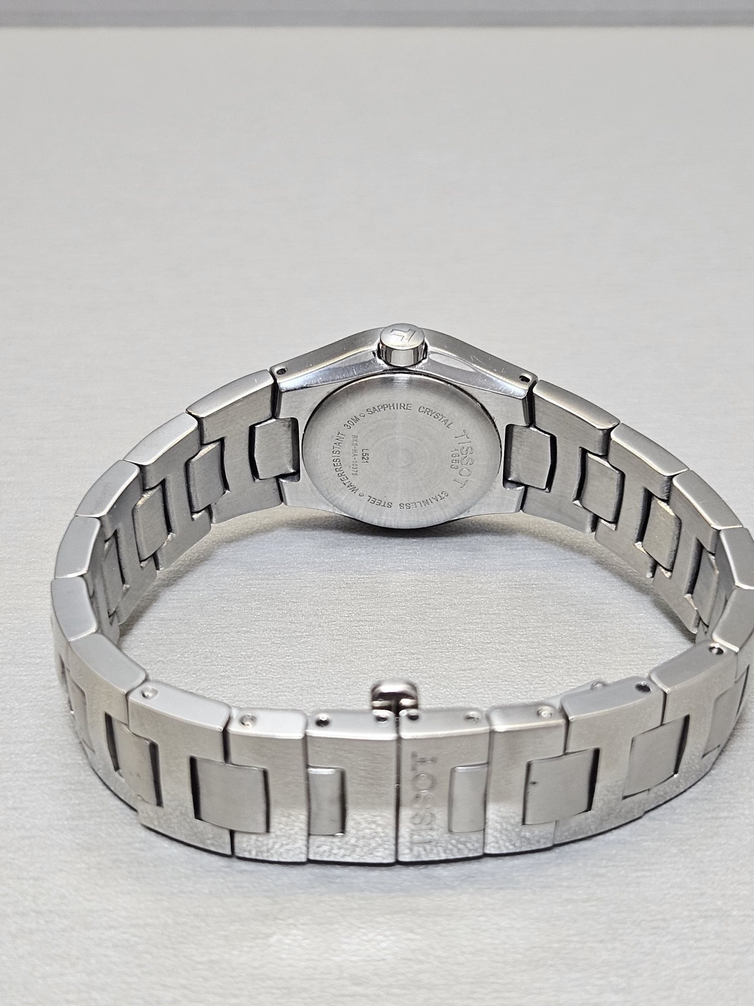 Tissot дамски часовник с диаманти