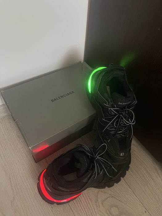 Balenciaga track led