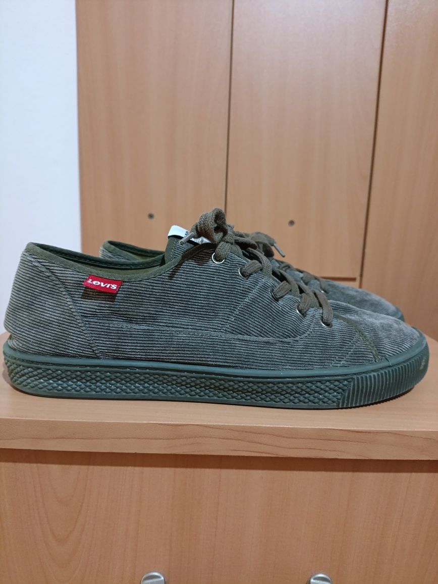 Мъжки кецове Levi's ,N 43 .