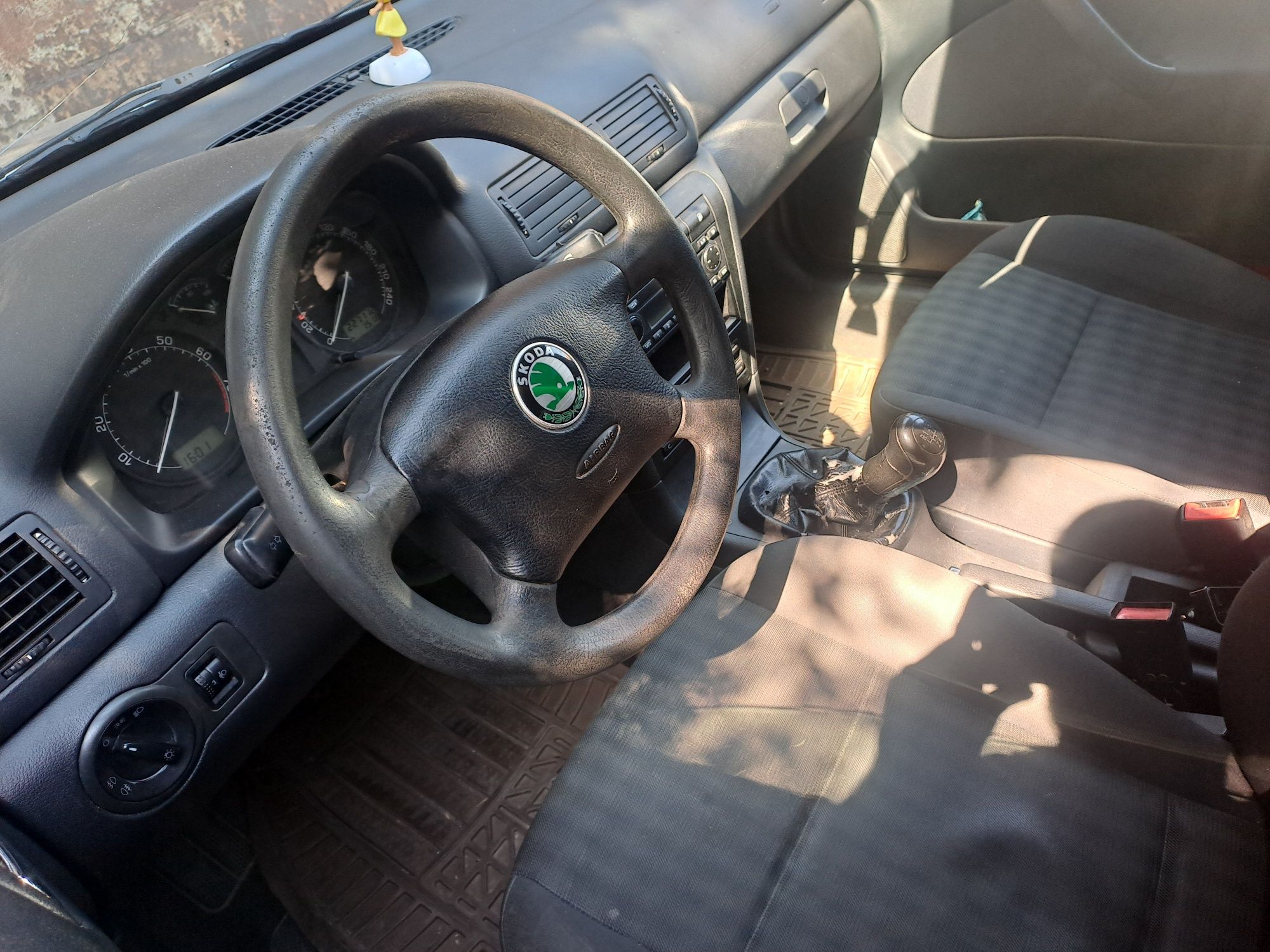 Vând sau schimb skoda octavia 1