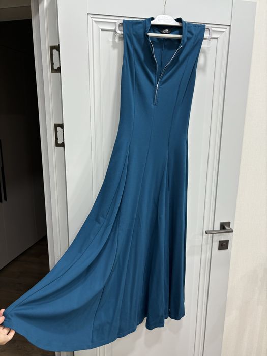 Белая футболка GUESS L, платье корея S