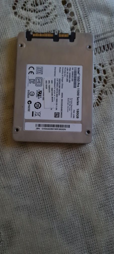 Vând DDR 3 16 GB și un sdd de 180 GB