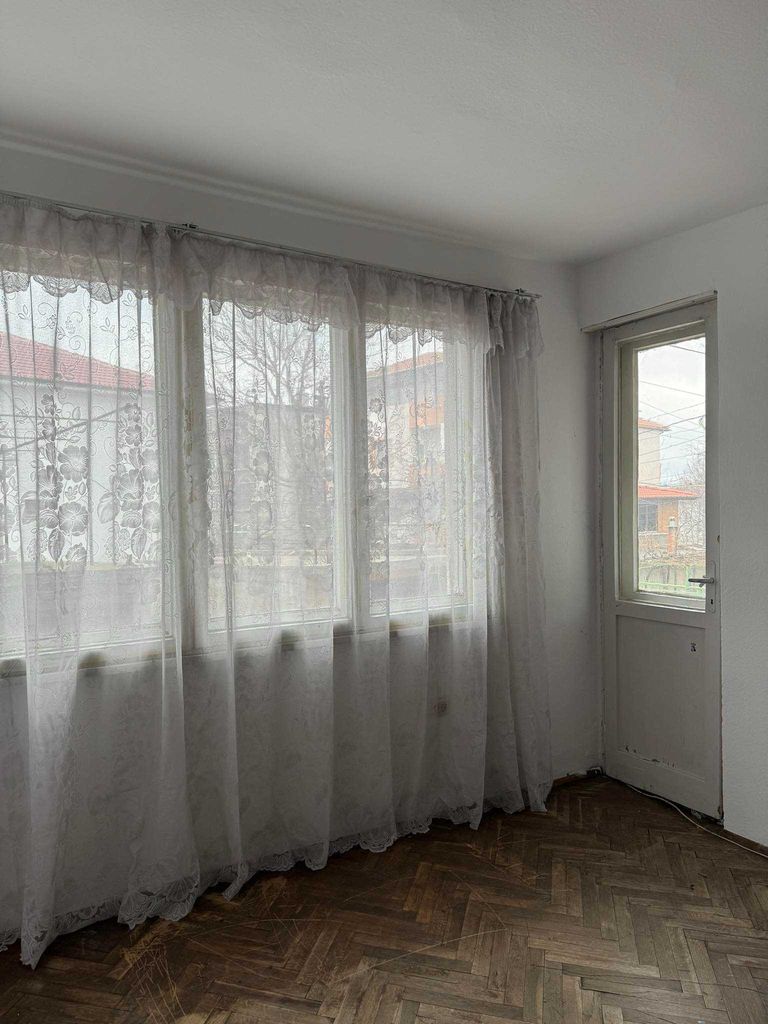 Продава се Тристаен апартамент в Айтос - 130 кв.м за 693 €/кв.м - Снимка #5