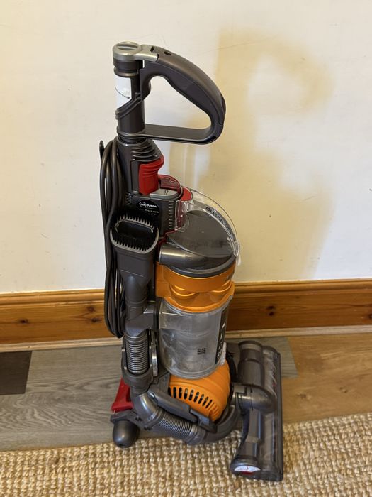 Dyson DC24 Aspirator Cu Perie