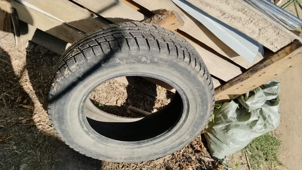 Продам покрышки на  R15 всесезонка