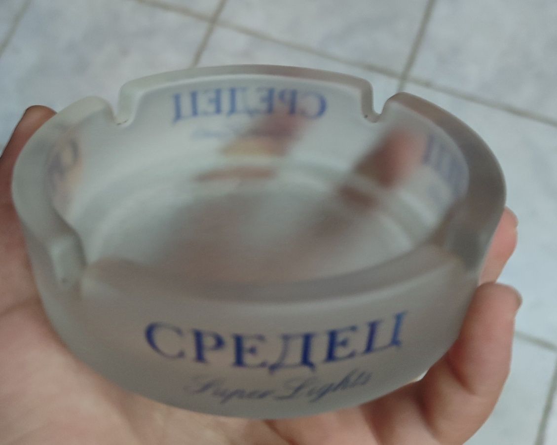 Стъклен пепелник