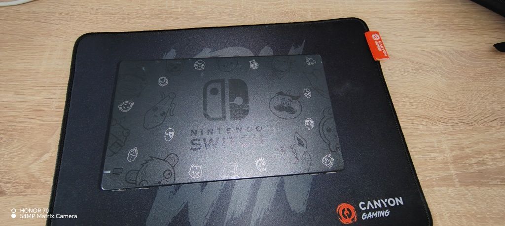 Nintendo Switch Special Edition + Zelda + 3 игри + аксесоари