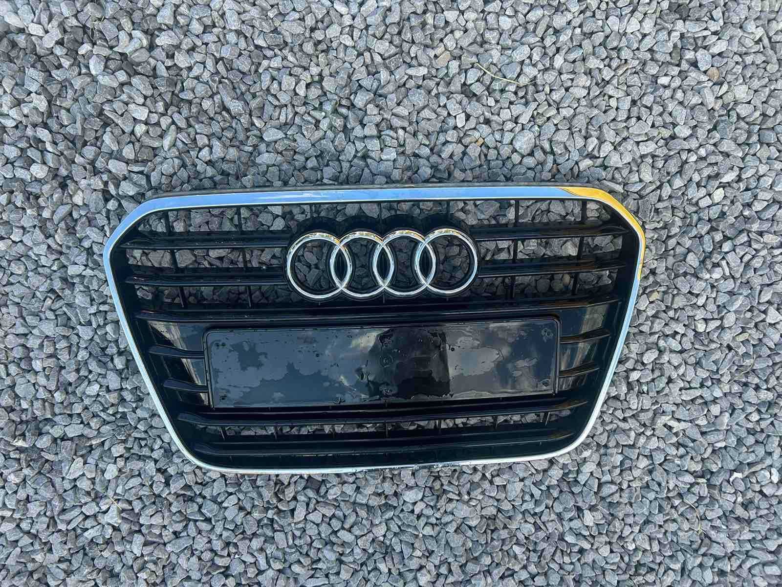 решетка с емблема  Audi A6 , C7 модел 2011-2018 г. #512S