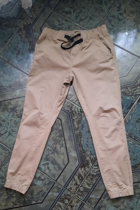 Pantaloni bej,adolescent