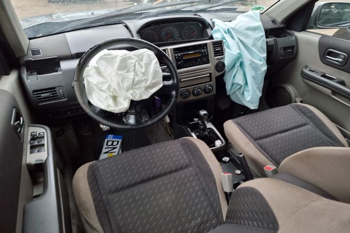 Dezmembrez Nissan X-trail  T30 motor 2.2dci 4x4 130cp  plafon panoramic bara fata spate dezmembrari