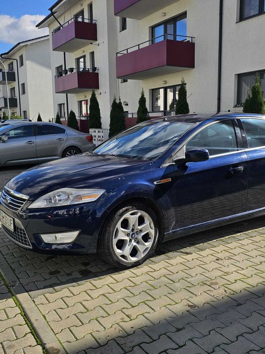 Ford Mondeo MK4 din 2010, sedan albastru, 140 CP, cu dotări full