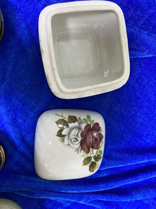 Шкатулки, пудренницы