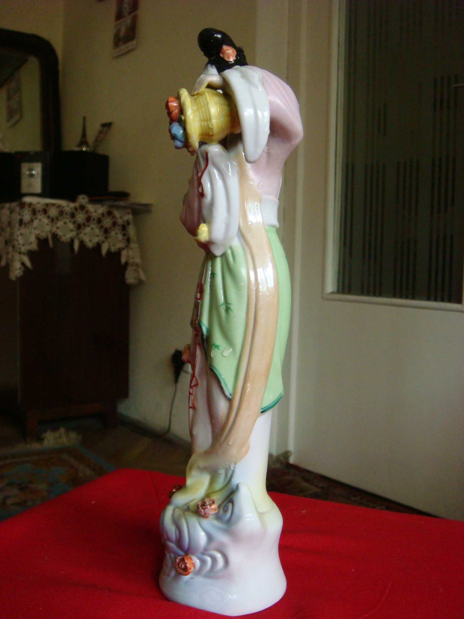 Veche statueta din ceramica - "Japoneza"